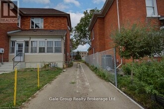 11-11 Norwich Ave in Woodstock, ON - Building Photo - Building Photo
