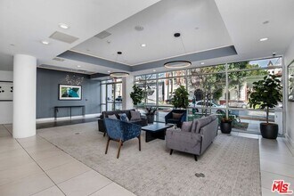 453 S Kenmore Ave in Los Angeles, CA - Foto de edificio - Building Photo