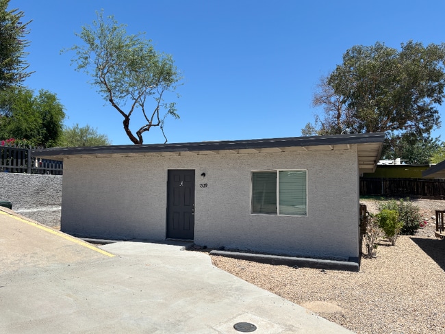 1529 E Sunnyside Dr