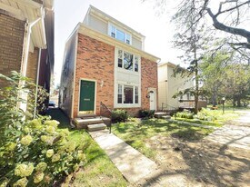 846 Beaconsfield Ave, Unit 1 in Grosse Pointe Park, MI - Building Photo