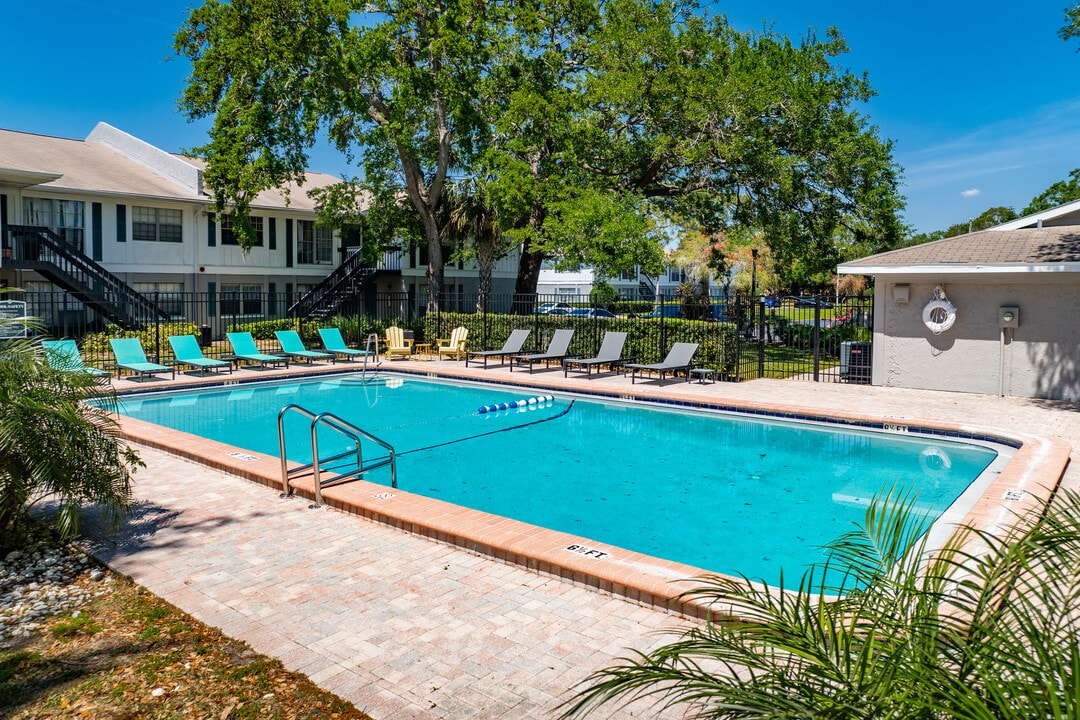 Central Park at East Bay in Largo, FL - Foto de edificio