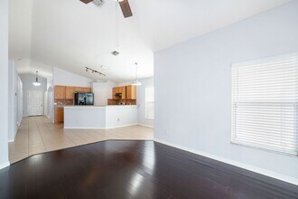 6917 Exeter Park Pl in Apollo Beach, FL - Building Photo - Building Photo