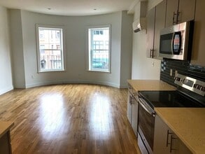 166 Newbury St in Boston, MA - Building Photo - Building Photo