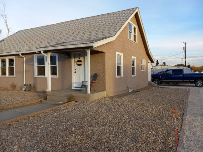 2 W Pacific St in East Helena, MT - Foto de edificio - Building Photo