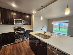 207 Shageluk St in Anchorage, AK - Building Photo - Building Photo