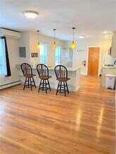 167 Harvard St, Unit 2 in Medford, MA - Foto de edificio - Building Photo