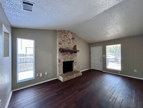 1502 No Mor Cove-Unit -B in Austin, TX - Building Photo - Building Photo