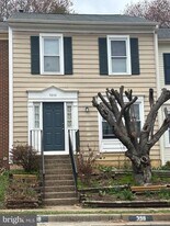 5840 Westwater Ct in Centreville, VA - Building Photo