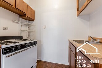 2426 N Sawyer Ave in Chicago, IL - Building Photo - Building Photo