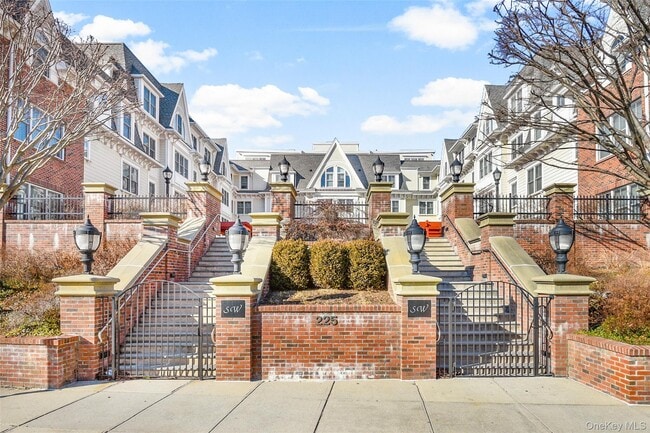 225 Stanley Ave in Mamaroneck, NY - Building Photo - Building Photo