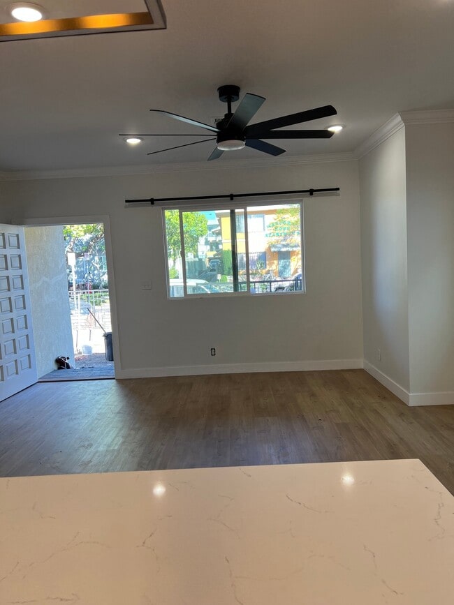 951 N Oxford Ave, Unit H-273 in Los Angeles, CA - Foto de edificio - Building Photo