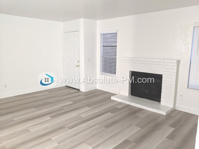 9151 Newhall Dr in Sacramento, CA - Building Photo - Building Photo