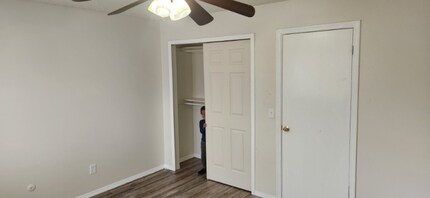 1960 Eagle St in Aurora, CO - Foto de edificio - Building Photo