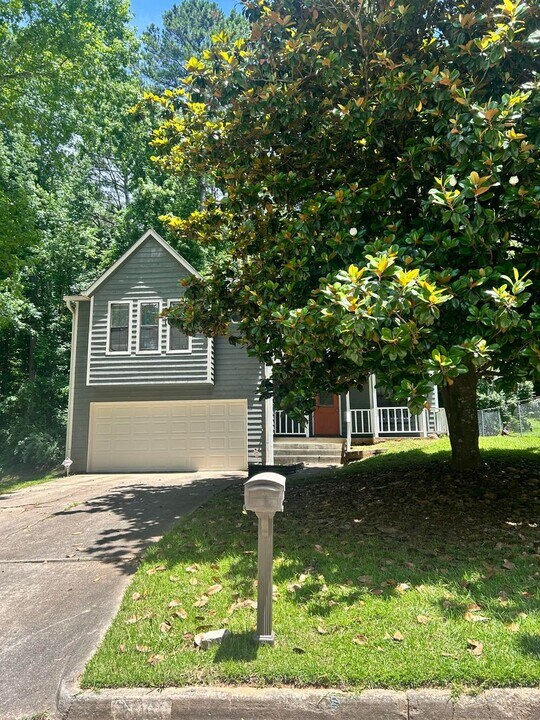 5066 S Woodbridge Trail in Stone Mountain, GA - Building Photo