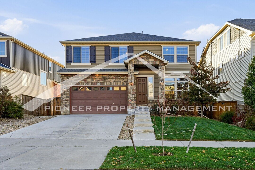 4857 S Buchanan St in Aurora, CO - Building Photo