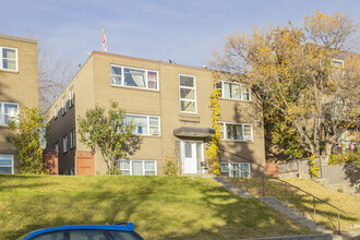 2311 17A St SW in Calgary, AB - Building Photo - Building Photo