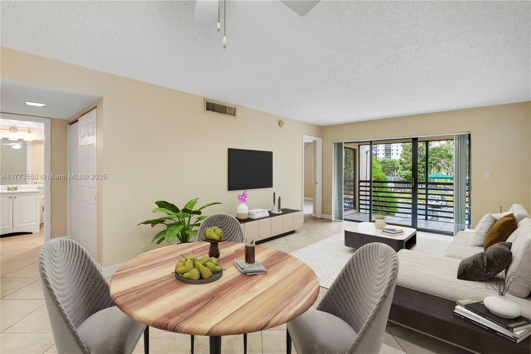 2326 S Cypress Bend Dr in Pompano Beach, FL - Building Photo