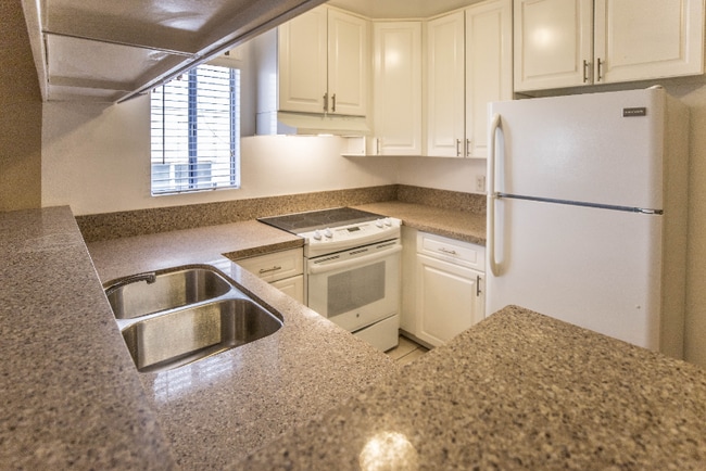 1939 Beloit Ave in Los Angeles, CA - Building Photo - Building Photo