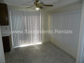 4937 Palm Ave in Sacramento, CA - Building Photo - Building Photo