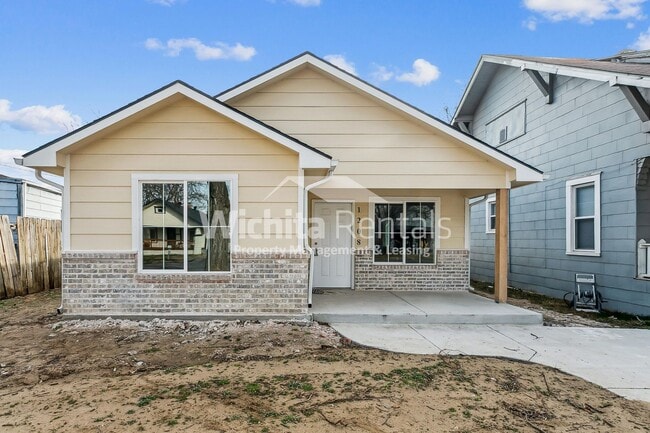 property at 1208 S Pattie St