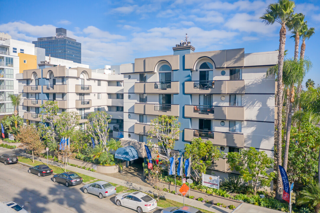 Palm Court Apartments in Los Angeles, CA - Building Photo