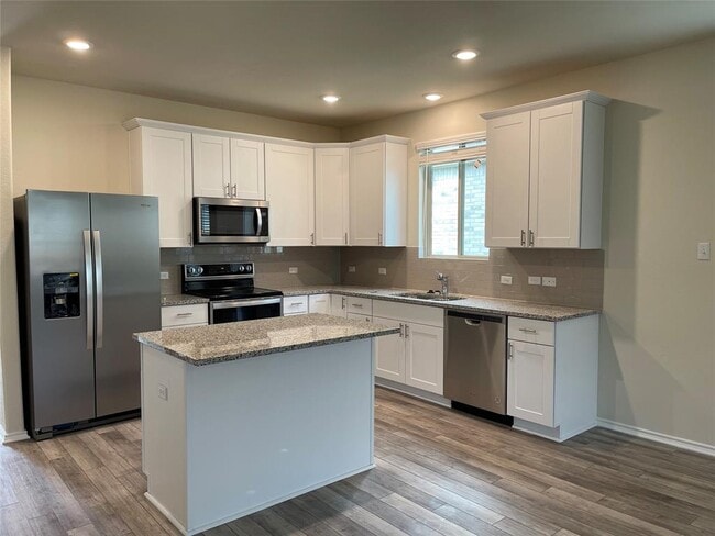 105 Onna St in Taylor, TX - Building Photo - Building Photo