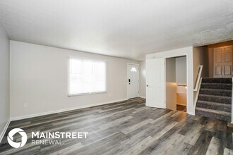 1256 Deer Lake Ct in Columbus, OH - Building Photo - Building Photo