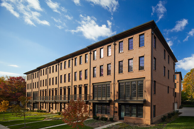 property at 932 N Buchanan St