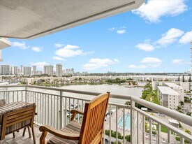18071 Biscayne Blvd in Aventura, FL - Building Photo