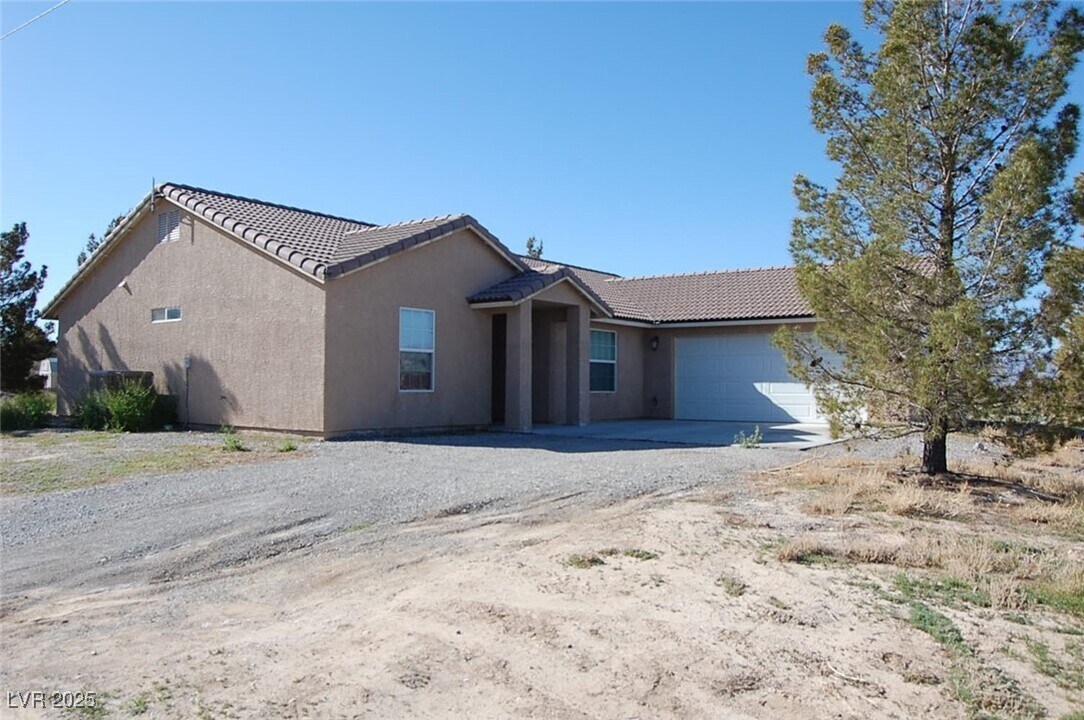 1601 Zelzah Ave in Pahrump, NV - Building Photo