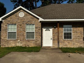 225 S Fenton Ave in Tyler, TX - Building Photo