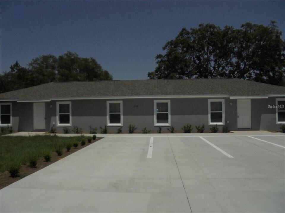 1 Fisher Terrace Trk in Ocklawaha, FL - Building Photo