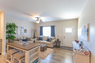 Wynwood Apartments in Clarksville, TN - Building Photo - Interior Photo