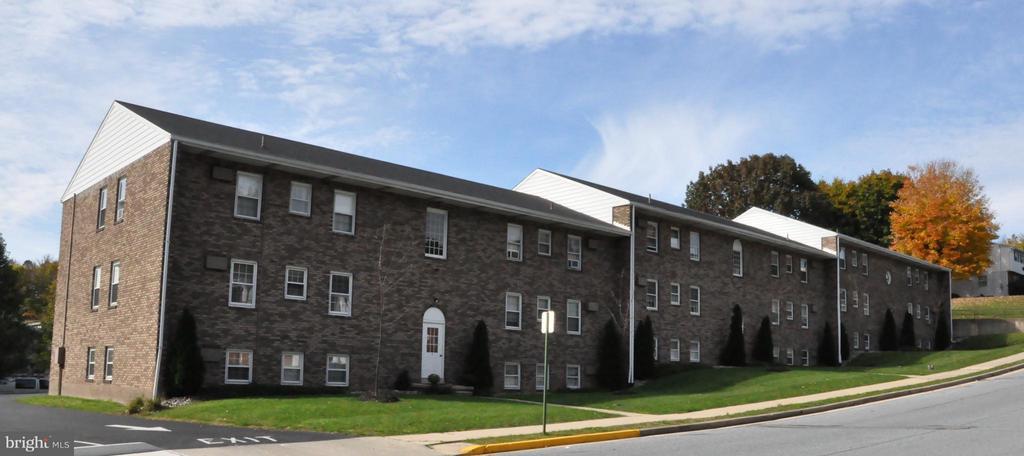 23 Orchard Hills Dr in Boyertown, PA - Foto de edificio