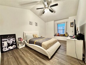2561 The Oaks Blvd in Kissimmee, FL - Foto de edificio - Building Photo