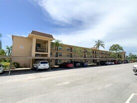 1370 Heather Ridge Blvd in Dunedin, FL - Building Photo