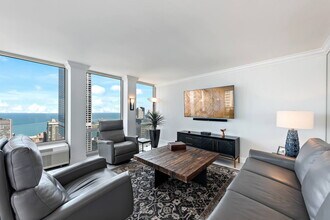 111 E Chestnut St in Chicago, IL - Building Photo - Building Photo