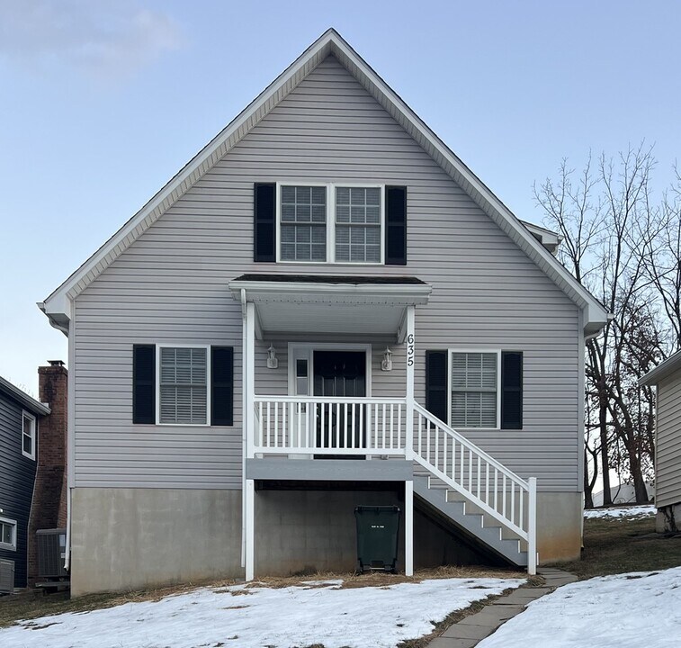 635 D St in Staunton, VA - Foto de edificio