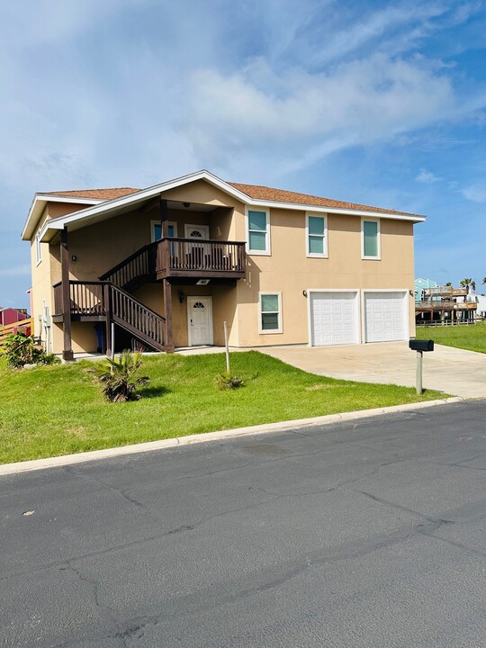 149 Beach Vw in Port Aransas, TX - Foto de edificio