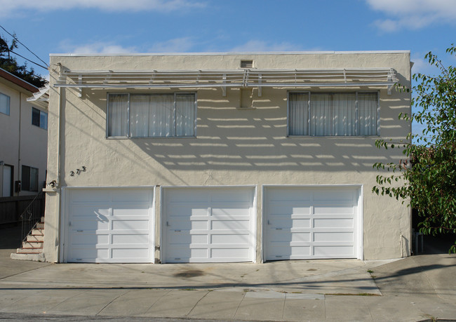 271-273 San Anselmo Ave in San Bruno, CA - Building Photo - Building Photo