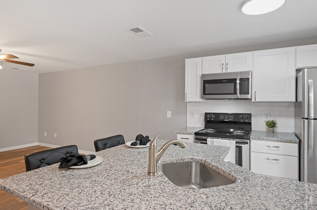 860 East in Cincinnati, OH - Building Photo - Building Photo