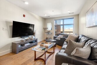 253 Meridian St, Unit #507 in Boston, MA - Building Photo - Building Photo