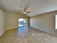 1238 W Oak Tree Ln in San Tan Valley, AZ - Foto de edificio - Building Photo