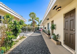 1241 NE 16th Terrace in Fort Lauderdale, FL - Foto de edificio - Building Photo