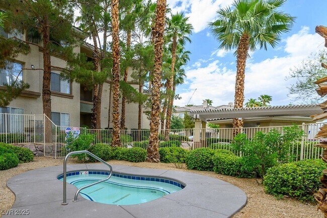 7115 S Durango Dr in Las Vegas, NV - Building Photo - Building Photo