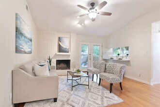 10102 Missel Thrush Dr in Austin, TX - Building Photo - Building Photo