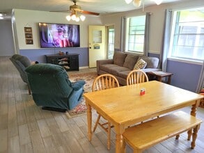 430 Fountain Lake Dr in Eutawville, SC - Building Photo - Building Photo