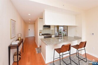 1111 Hudson Ave in Edgewater, NJ - Building Photo - Building Photo