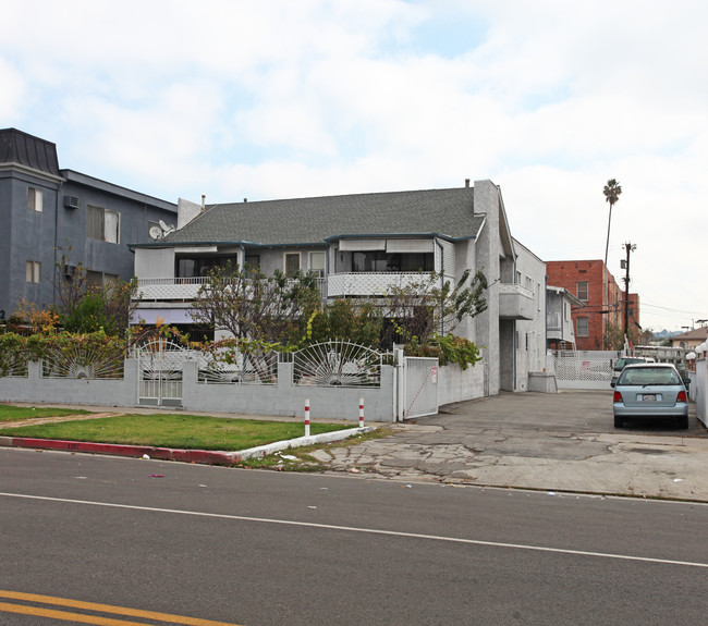 1716 3/4 Winona Blvd in Los Angeles, CA - Building Photo - Building Photo