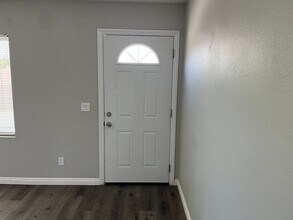 830 California Ave in Simi Valley, CA - Foto de edificio - Building Photo